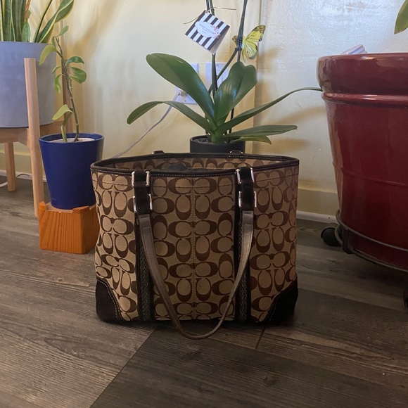 COACH Signature C Bead Tote (L) - Picture 2 of 11